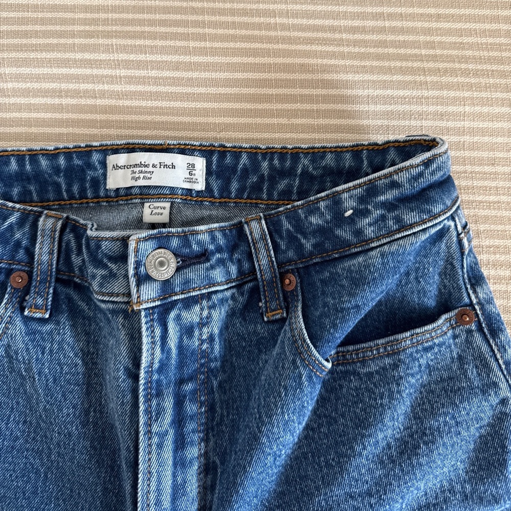 The Skinny by Abercrombie and Fitch size 28 NWOT